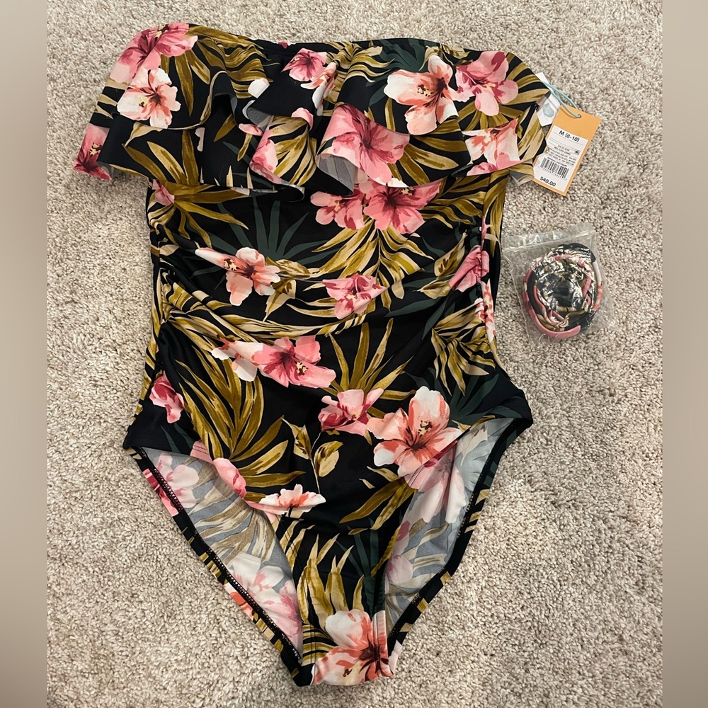 Kona Sol swimsuit size Medium